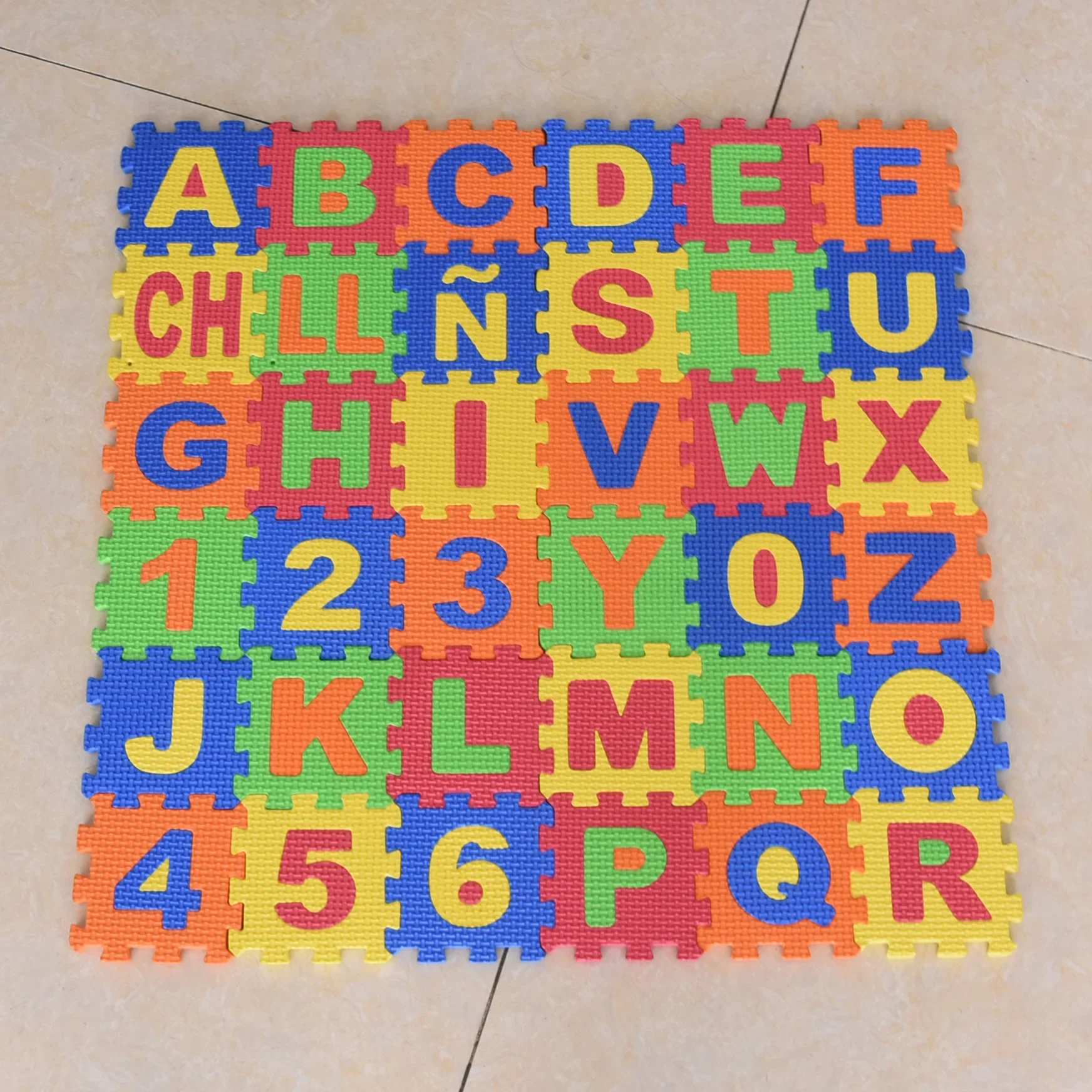 سجاجيد اللعب بالأبجدية الرغوية - مراجعة Baby Nursery Cushion وسعره