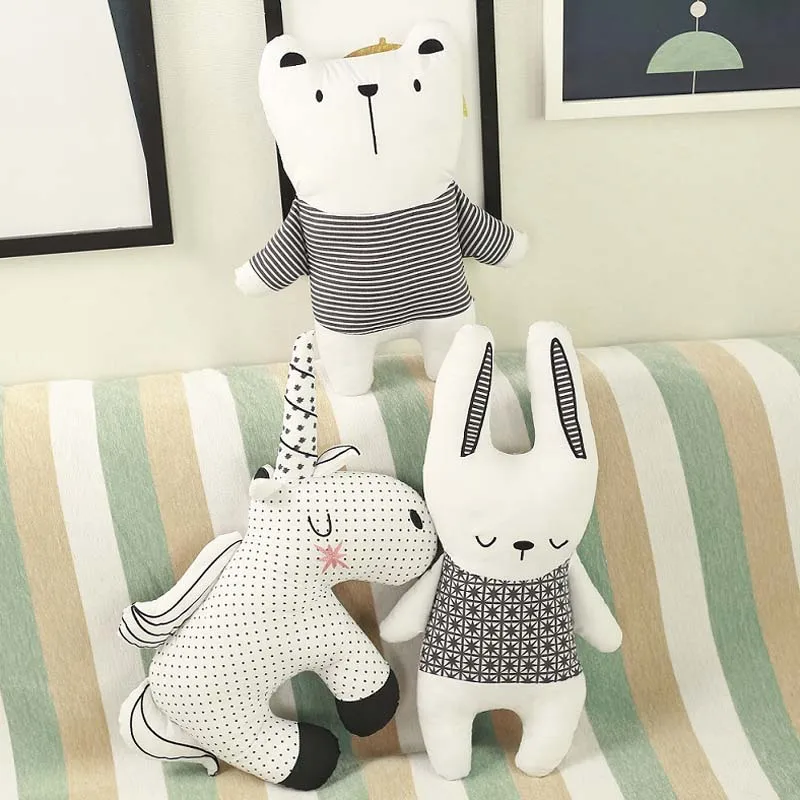 دمية محشوة بالقطن على شكل أرنب - مراجعة Baby Nursery Pillow وسعره