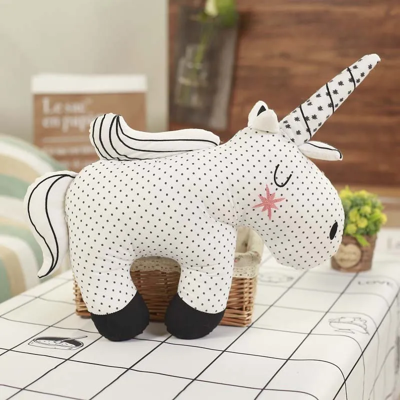 دمية محشوة بالقطن على شكل أرنب - مراجعة Baby Nursery Pillow وسعره